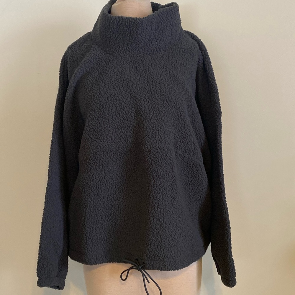 NWT chunky gray Sherpa sweatshit